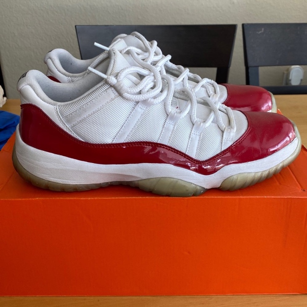 Jordan retro 11 Low Cherry